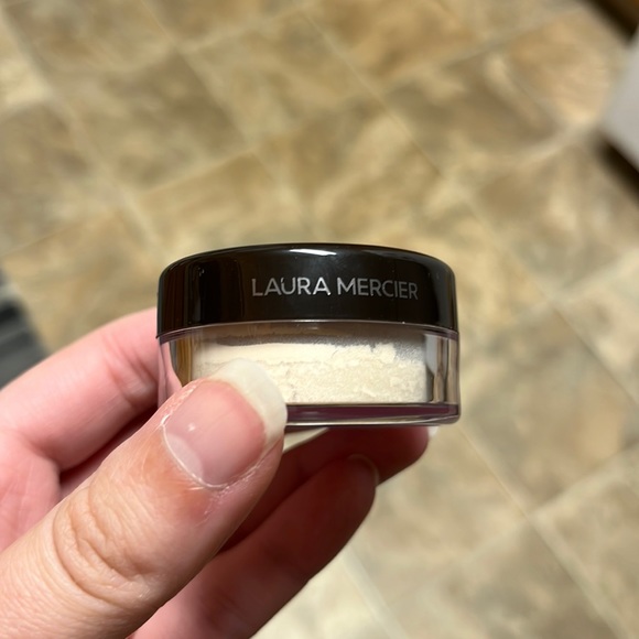 Laura Mercier Translucent Setting Powder - Picture 1 of 3